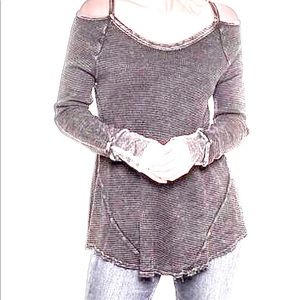 Americanable cold shoulder top